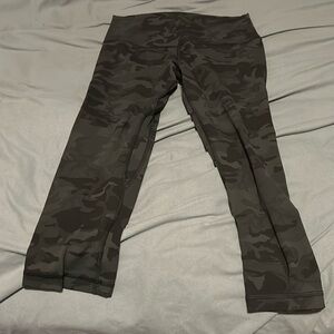 Lulumon capri leggings